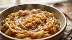 Karamelliserad lök i mikrovågsugnen: Nu slipper du stå vid spisen eller skrubba kastruller